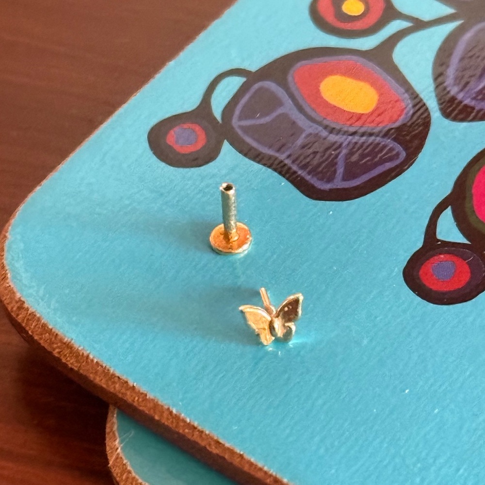 14k solid gold butterfly internally threaded screw stud earring 5mm - Picture 6 of 6